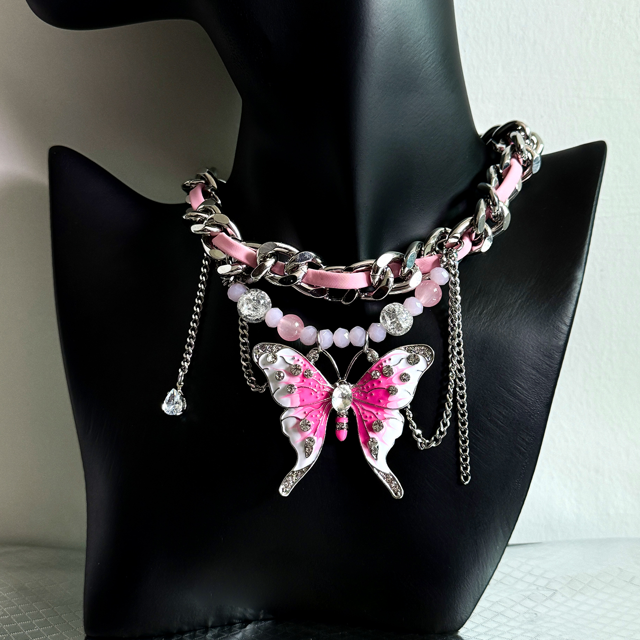 Y2K Pink Butterfly Choker Necklace – Beaded Punk Chain with Crystal Charms