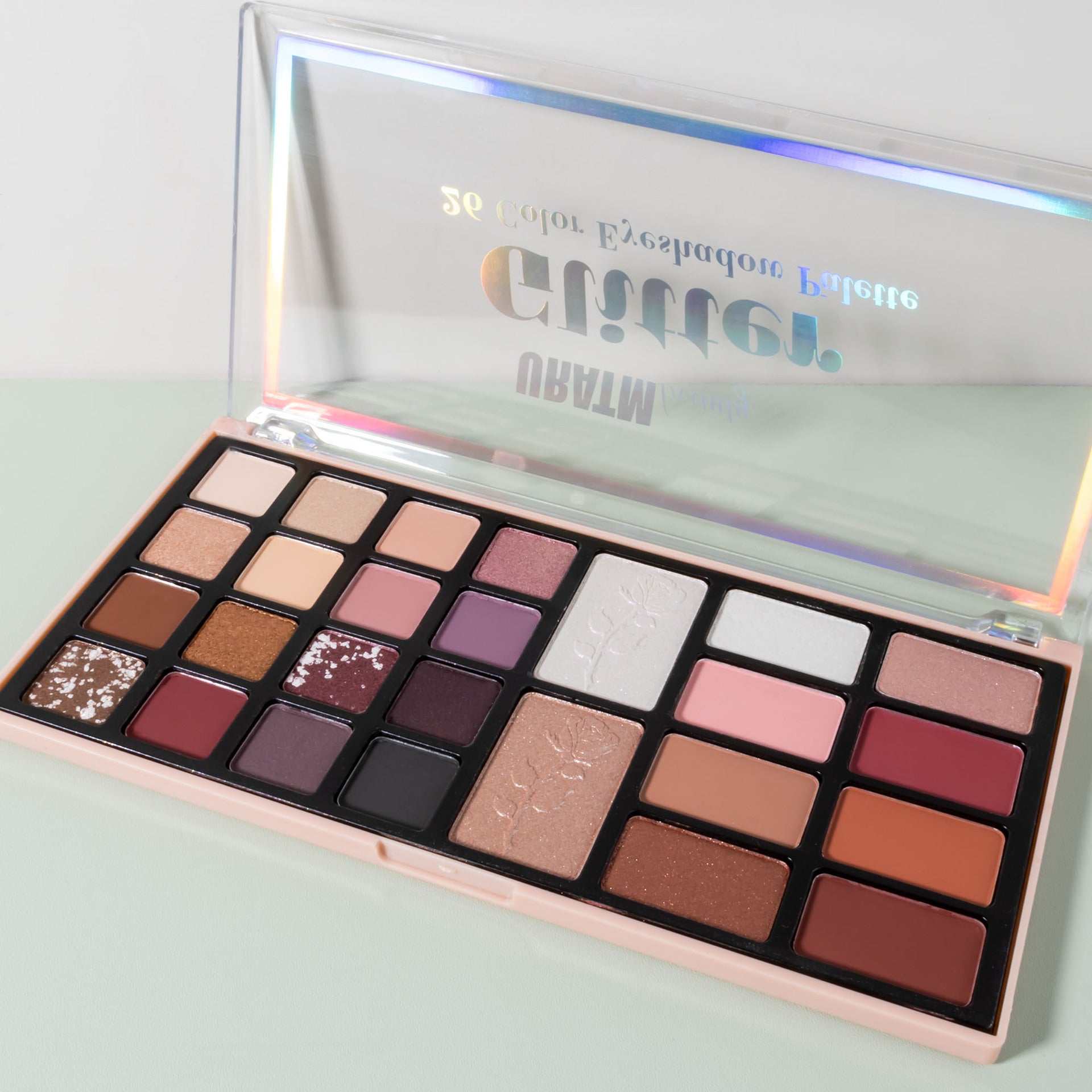 All - in - One Makeup Palette: Combining Matte and Pearlescent Eyeshadows, Highlighter, Contour, Blush and Loose Powder
