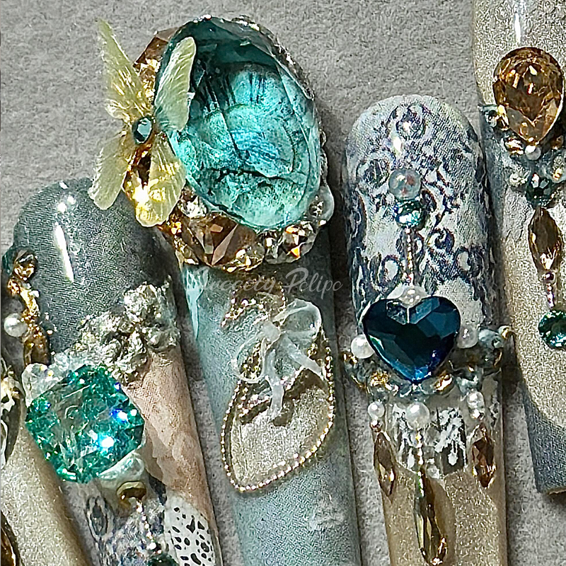 Handmade 3D Press-On Nails – Vintage Lace & Gemstone Design4