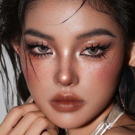 Y2K Holo Lip Oil Gloss: Plumping & Glass Shine